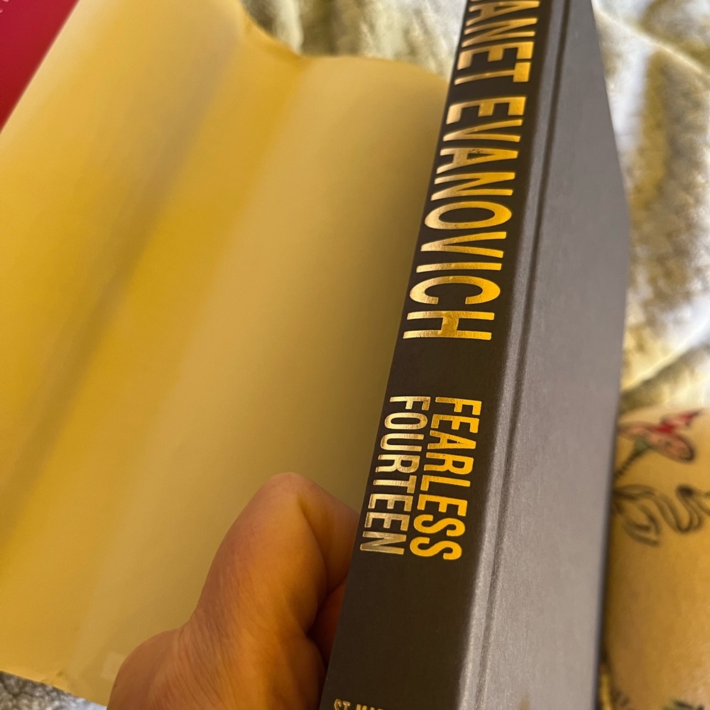 Red and Yellow Book Cover - Fearless Fourteen by Janet Evanovich - Picture 6 of 7